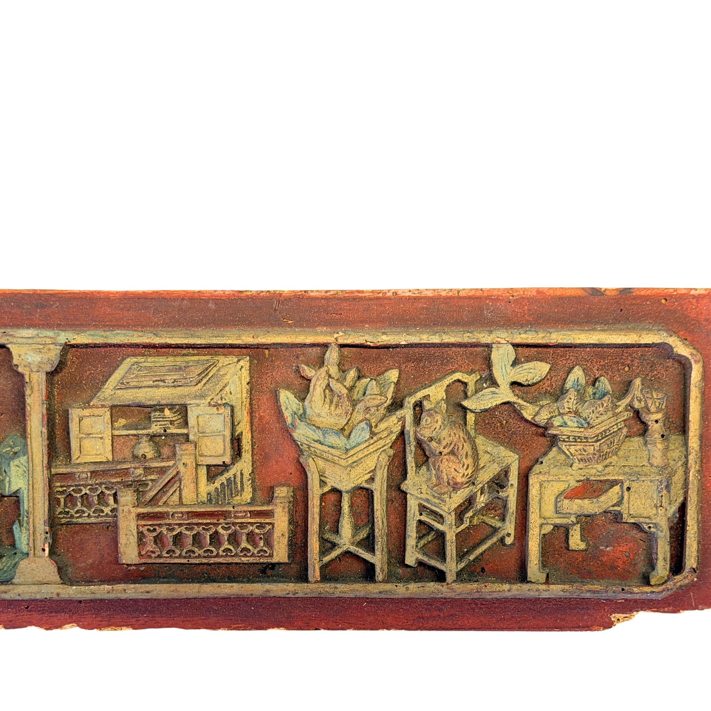 Detail van Chinees reliëfpaneel met interieur, meubels en auspicious gelukssymboliek