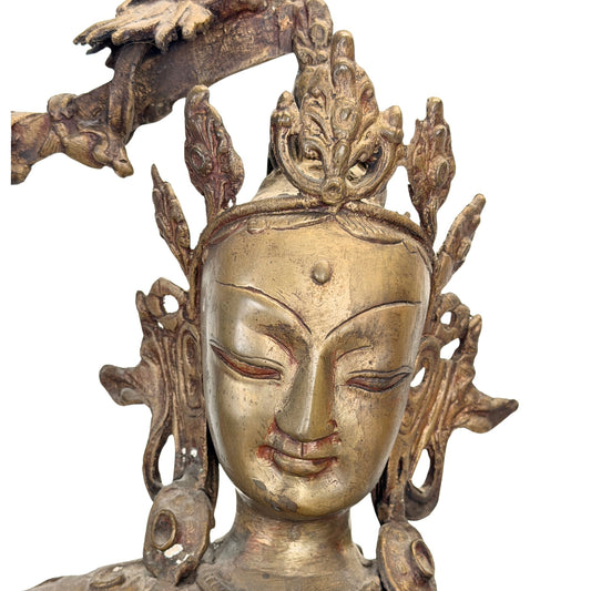 Antieke Nepalese Manjushri – detail van het gezicht, de kroon en oorornamenten