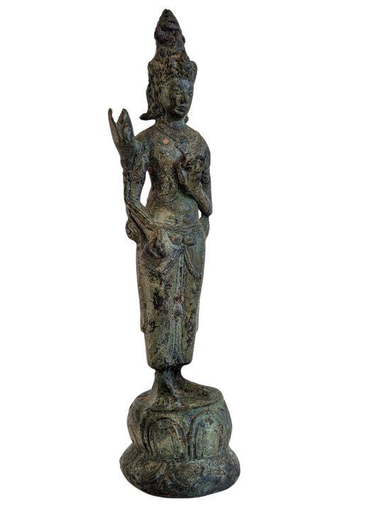 Staand bronzen Avalokiteshvara bodhisattva beeld met lotus op de schouder