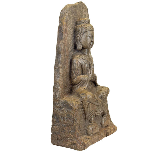Chinese Guanyin stele uit zware grijsgroene steen met historische verwering