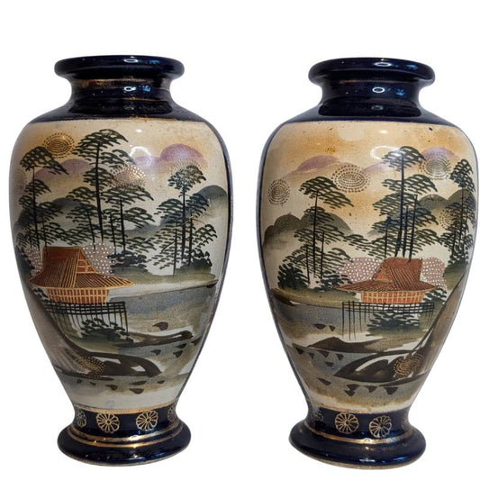 Grote antieke Satsuma vaas met gedetailleerde afbeelding van Geisha's in een Japans landschap