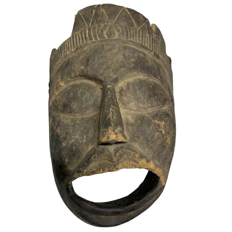 Afrikaans houten masker van gesneden hout met natuurlijke patina  