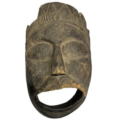 Afrikaans houten masker van gesneden hout met natuurlijke patina  
