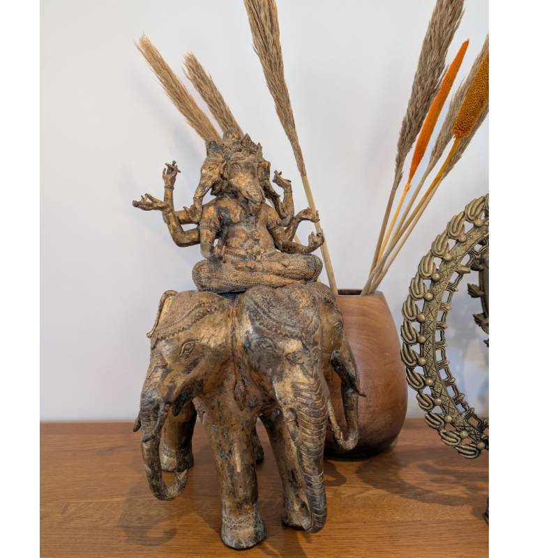 Trimukha Mahārakta Gaṇeśa op Airavata – Vuurverguld Newar brons, Nepal – lot 155