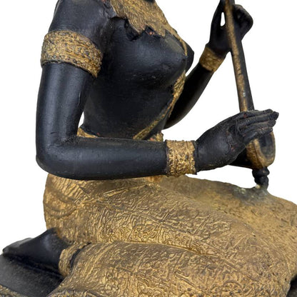 Elegante Thaise tempelmuzikant figuur