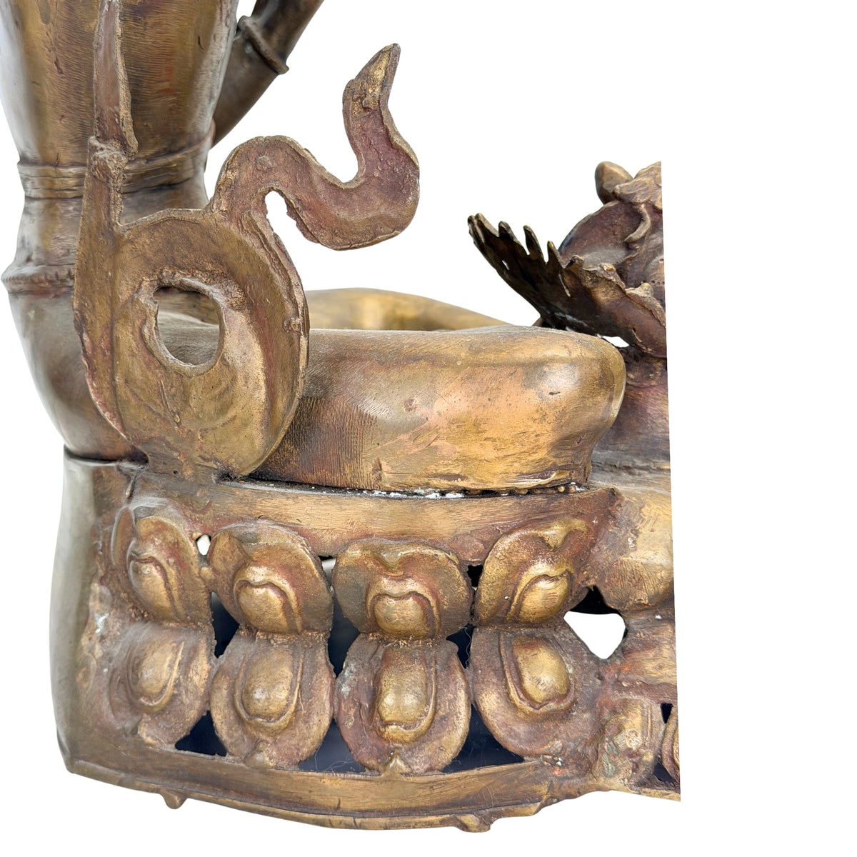 Detail van armornamenten en historische oppervlakteslijtage op Mañjuśrī
