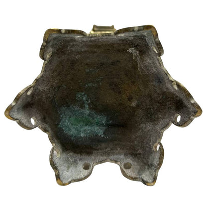 Chinese bronzen altaarset met Medicijnboeddha en twee pagodetorens – opname 8