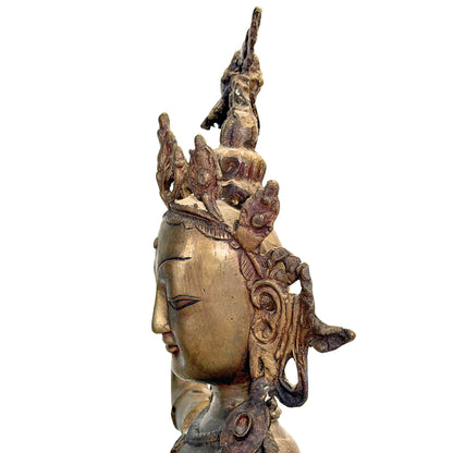 Detail van de opengewerkte sokkel en oude gebruikssporen van de Nepalese brons