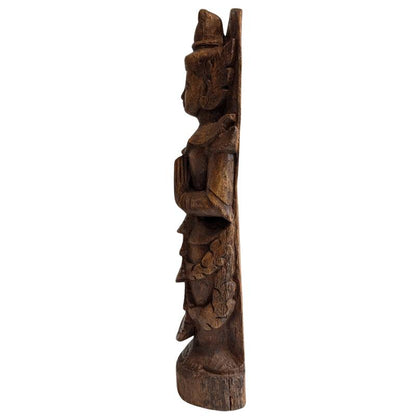 Houten Thagyamin tempelbeeld met traditionele details
