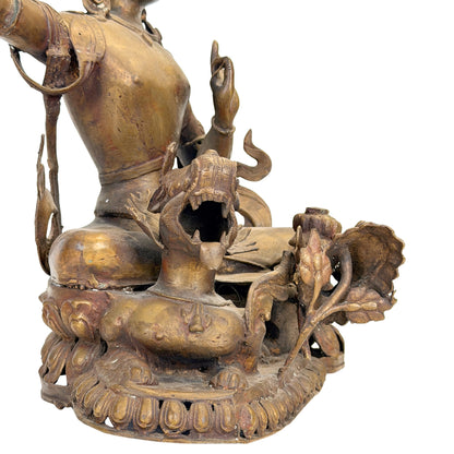 Detail van het gezicht en de hoge kroon van de Nepalese Mañjuśrī
