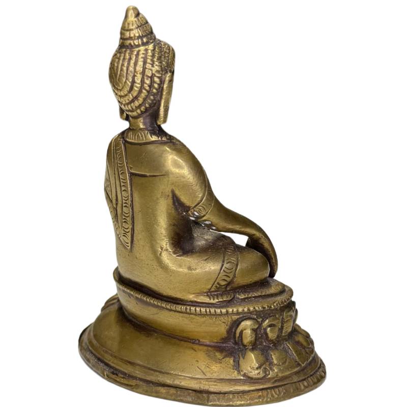 Achterzijde van messing Shakyamuni met gedetailleerde gewaden.