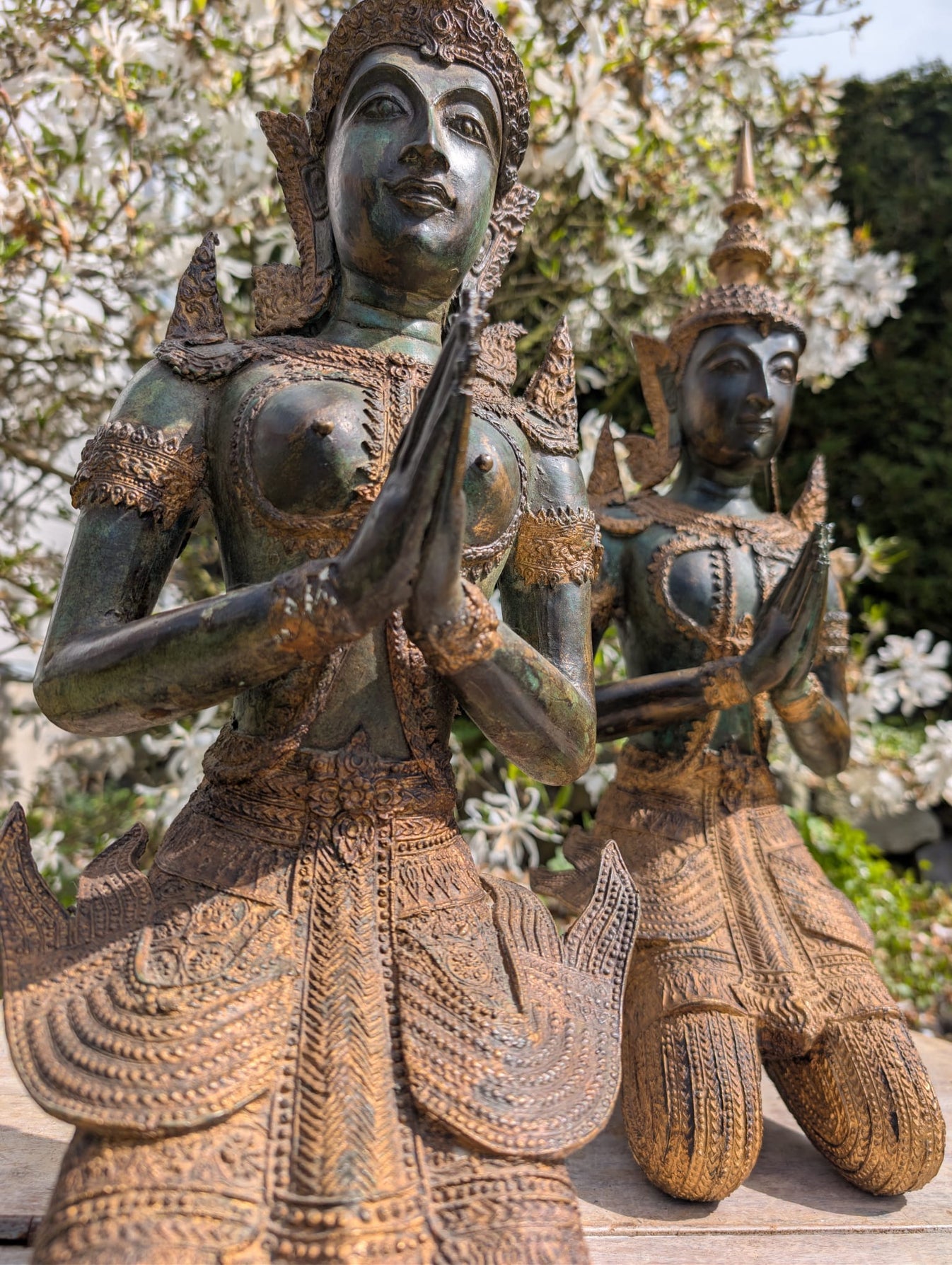 Thailändische bronzene Tempelwächter Thepphanom Anjali Mudra