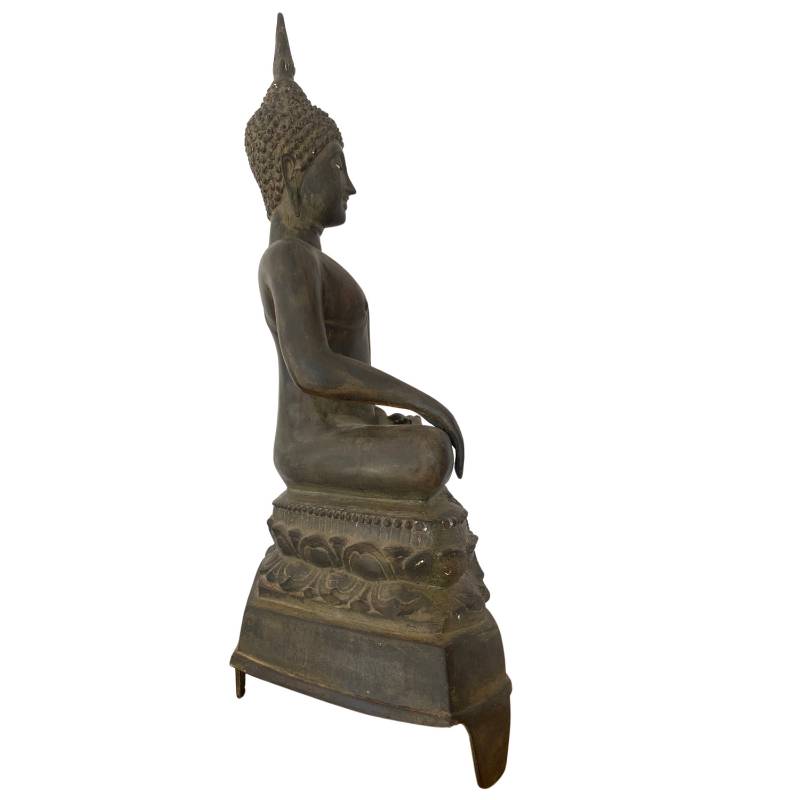 Antiek Boeddhabeeld uit Thailand in traditionele stijl