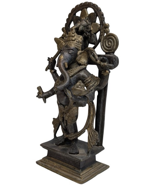 Antiek bronzen Ganesha beeld in Himalaya stijl met oude vuurvergulding