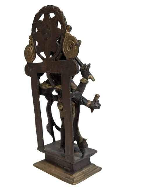 Antiek vuurverguld bronzen Ganesha met opengewerkte halo en ornamentiek, Himalaya