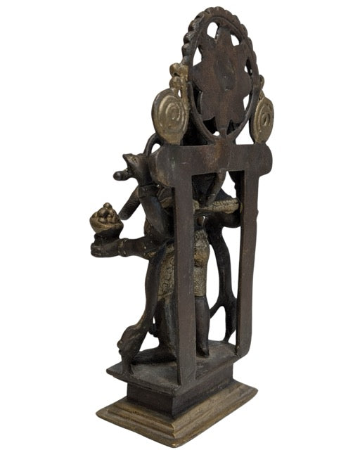 Antiek zwaar bronzen Ganesha beeld met vuurvergulding en rituele houding, Himalaya 18e–19e eeuw