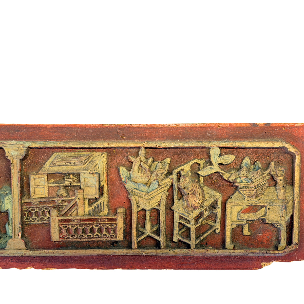 Detail van Chinees reliëfpaneel met interieur, meubels en auspicious gelukssymboliek