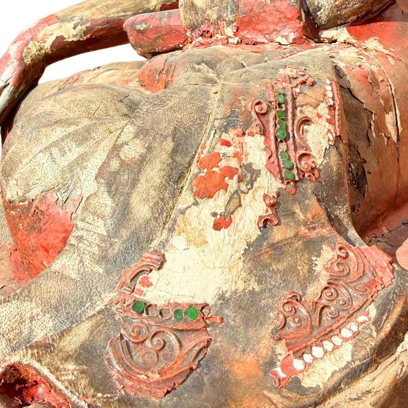 Antiek Mandalay Boeddhabeeld gesneden uit hout
