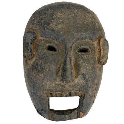 Antiek Nepalees houten sjamanenmasker uit de Middle Hills met rond gezicht en brede mond