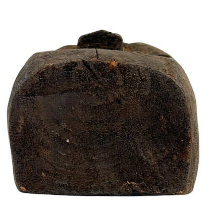 Bovenzijde van antiek Nepalees houten sjamanenmasker met donkere oude patina