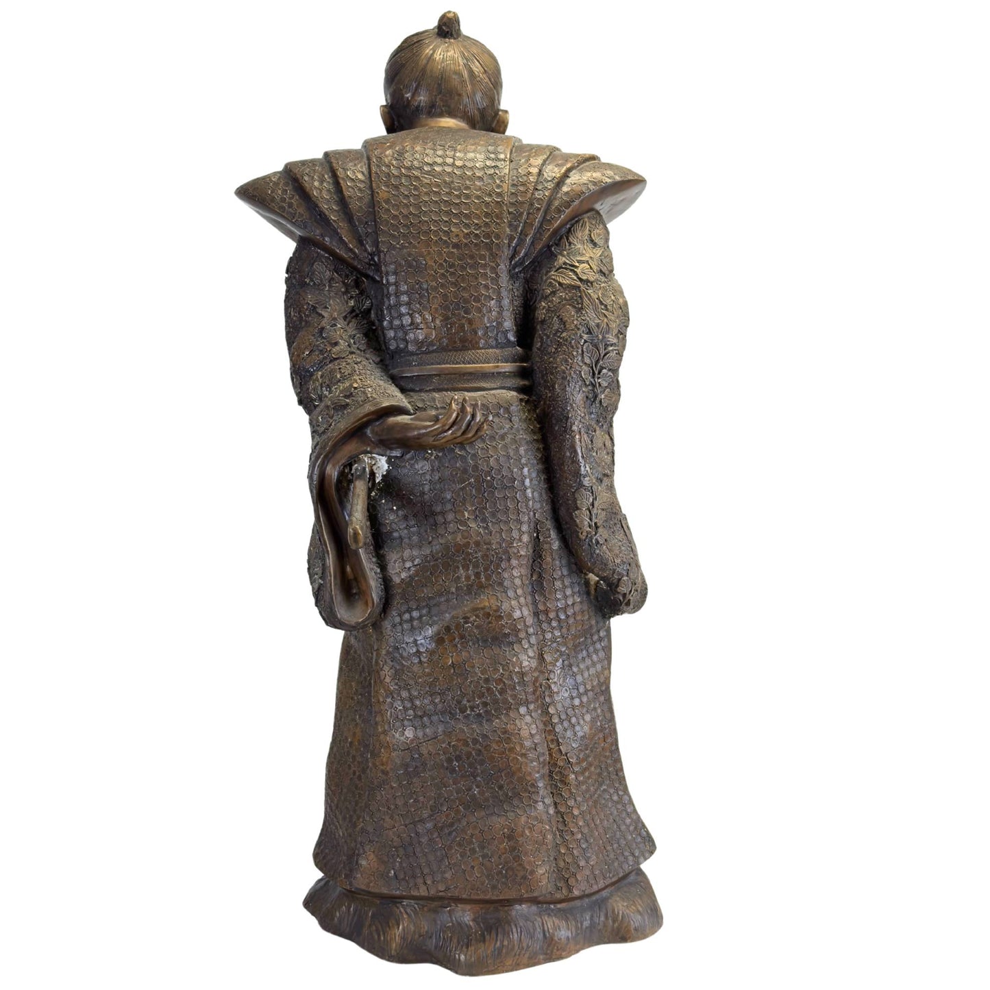 Volledig achteraanzicht van het massief bronzen Samurai beeld met de diepe kastanjebruine patina.