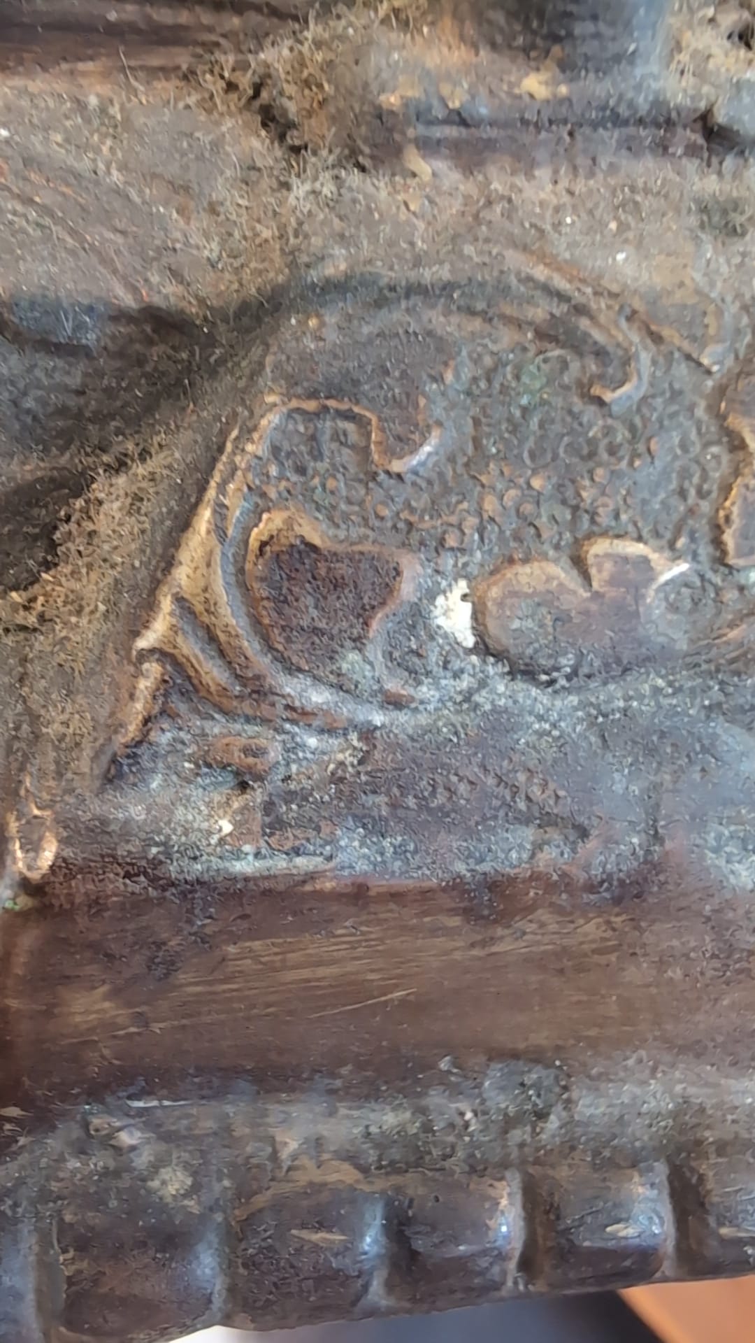 Antieke Himalaya bronzen Boeddha met zichtbaar verouderd oppervlak