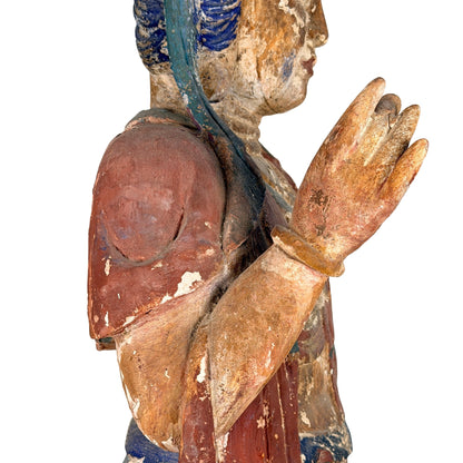 Detail van borstornament en ketting van antieke Chinese Guanyin