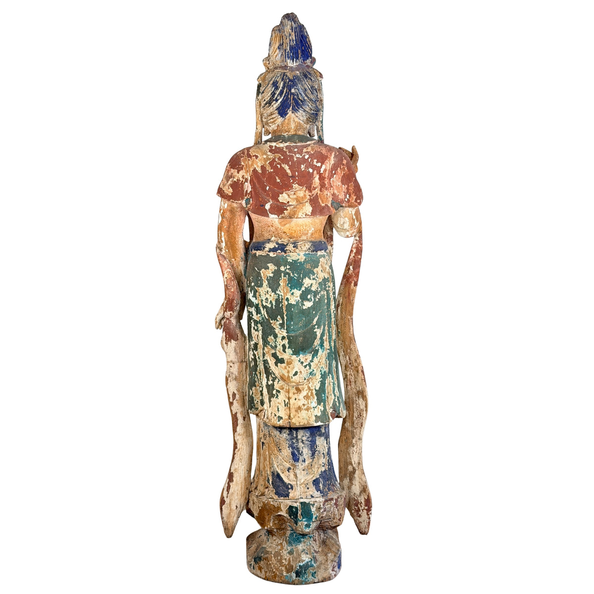 Monumentale antieke Chinese Guanyin in driekwart aanzicht links