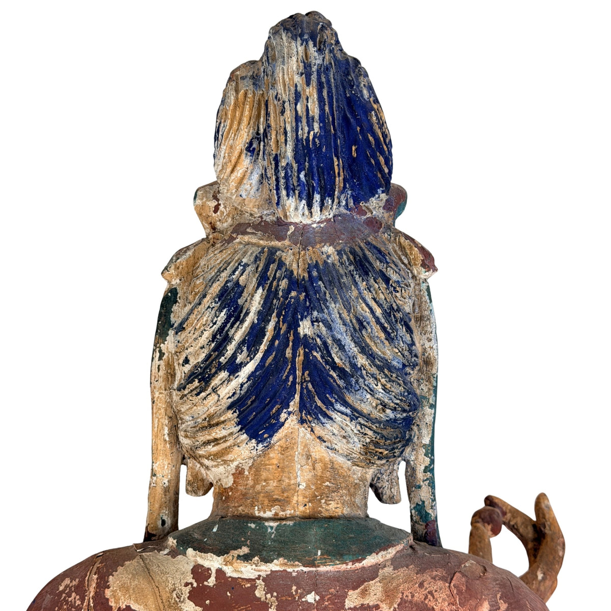 Monumentale antieke Chinese Guanyin in driekwart aanzicht rechts