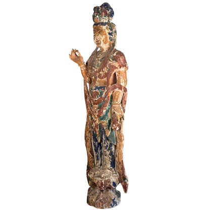 Detail van linkerarm en lange sjerp van antieke Chinese Guanyin