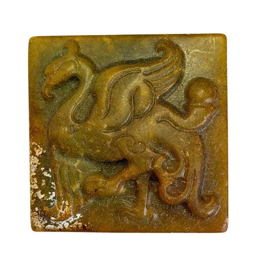 Geelgroene Chinese hardstenen zegel met archaïserend Tianma-paard in reliëf