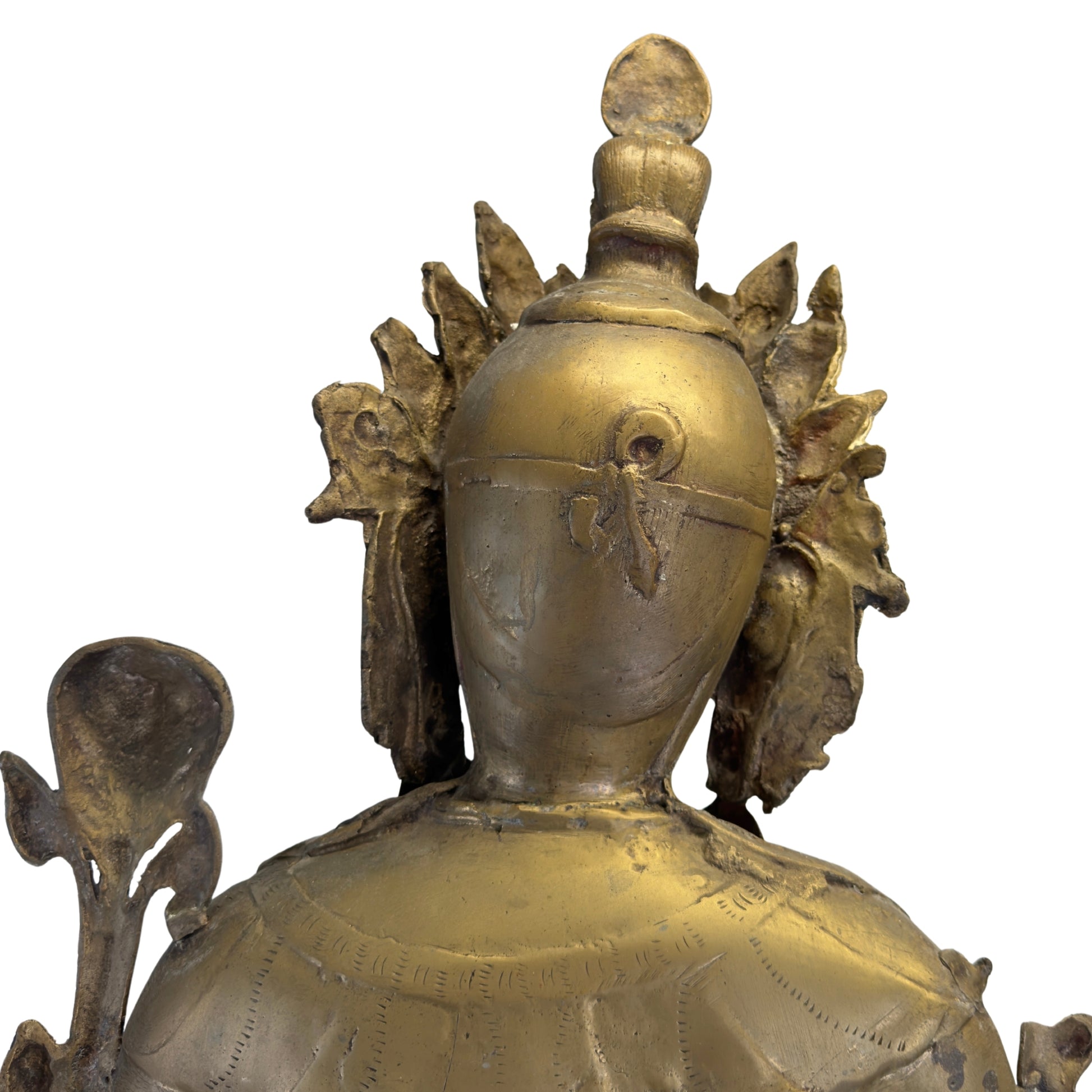 Detail van de achterzijde van het hoofd en de kroon van een antieke Groene Tara uit Nepal.