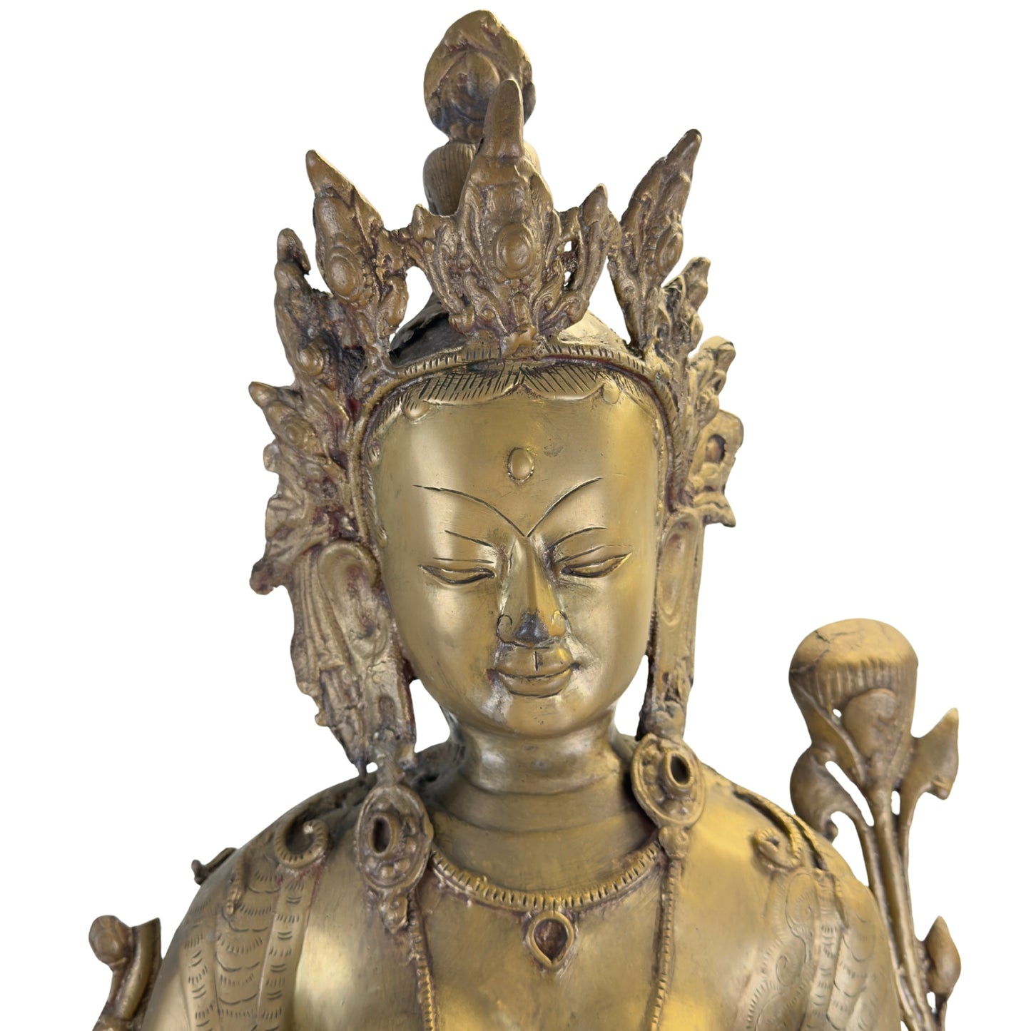 Detail van het gezicht van een antieke Groene Tara uit Nepal, waarschijnlijk 18e eeuw, met kroon en resten van vuurvergulding.