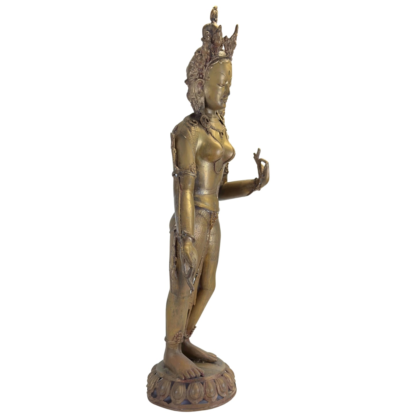 Linker zijaanzicht van een antieke Groene Tara uit Nepal op een dubbele lotusbasis.