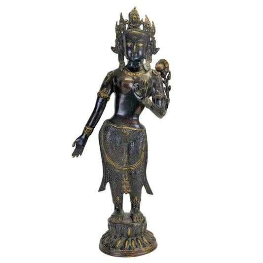 Antieke bronzen Groene Tara uit de Kathmandu-vallei, vooraanzicht met oorspronkelijke vuurvergulding en zwarte Newar-patina.