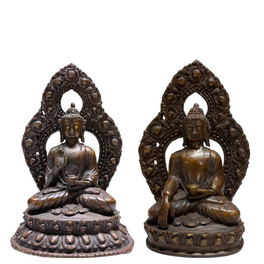 Set van twee antieke Himalaya bronzen Boeddha beelden met dhyana mudra en resten van vuurvergulding