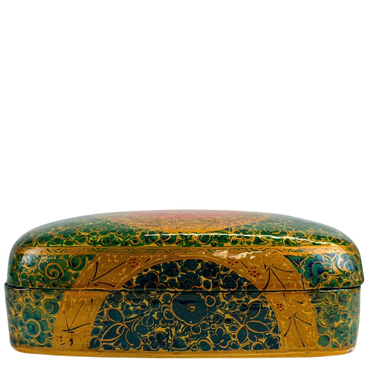 Antieke Kashmir mihrab lakwerkkist met goud-groen arabeskendecor