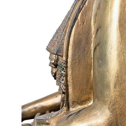 Detail van linkerzijde van de gedecoreerde basis