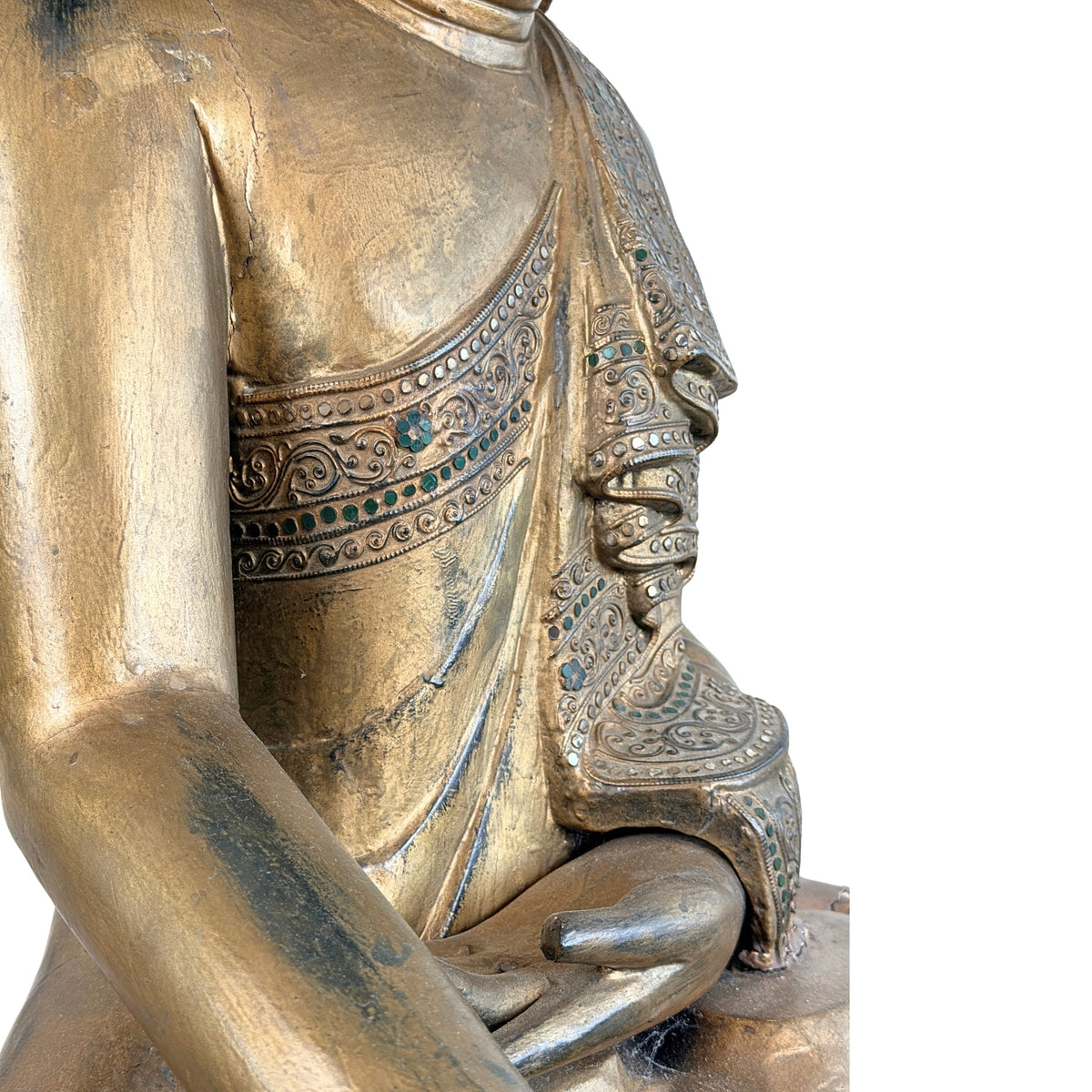 Detail van borst en verguld gewaad met glasinleg