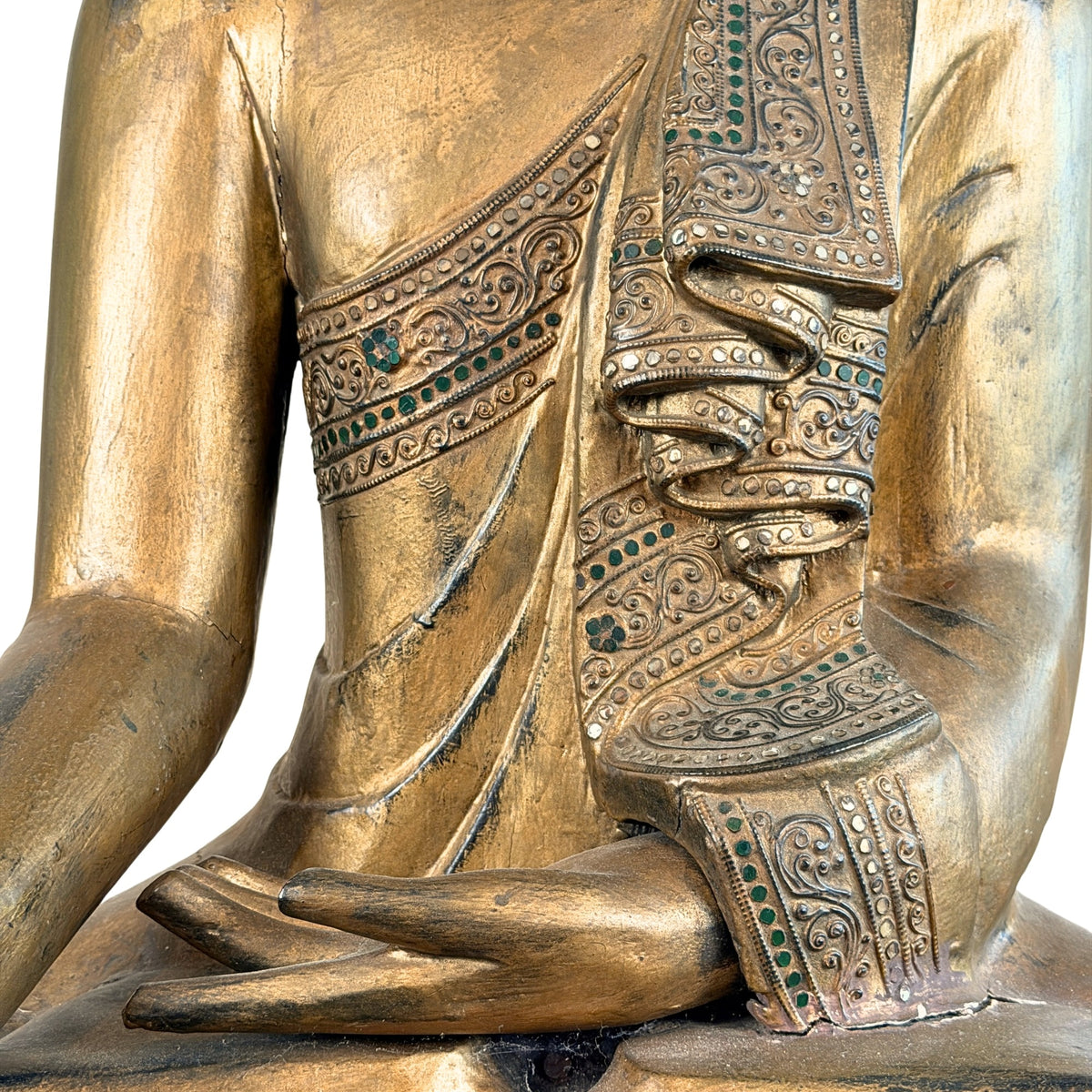 Detail van rijk gedecoreerd gewaad met glasmozaïek van Mandalay Boeddha