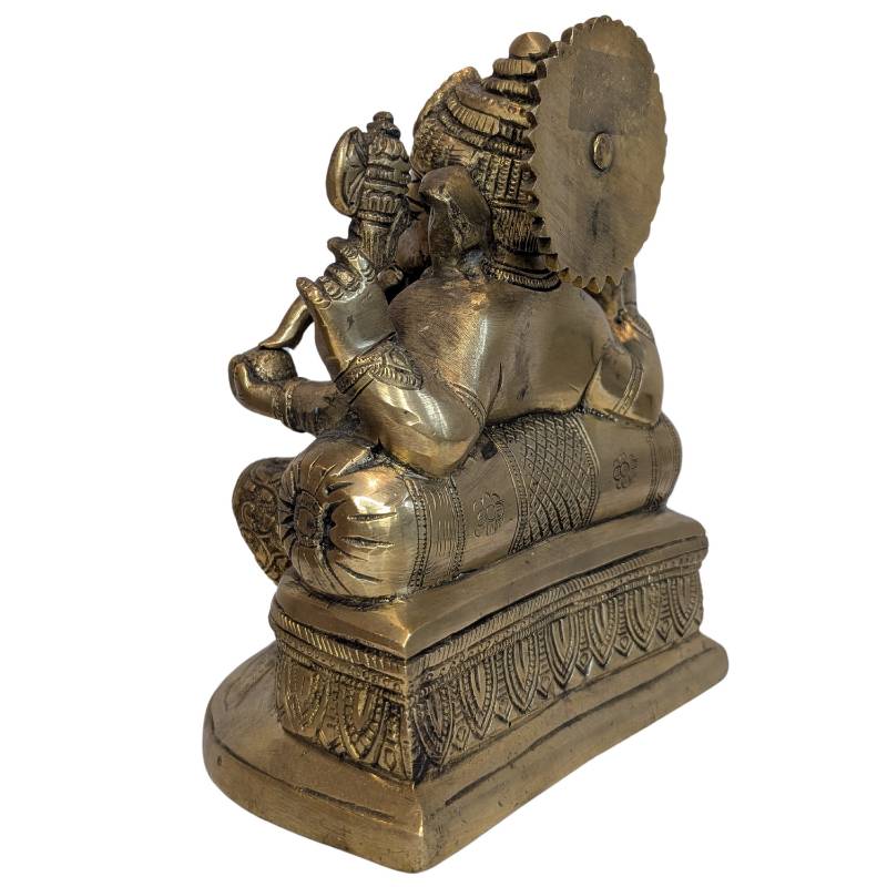 19e-eeuwse Nepalese Ganesha met vier armen en traditionele attributen