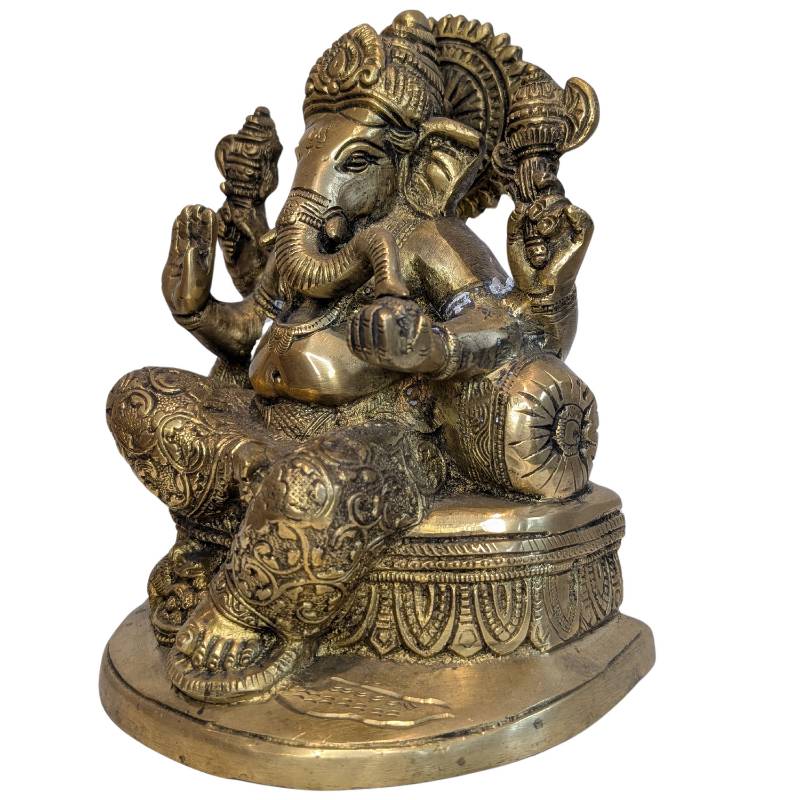 Religieuze Ganesha sculptuur uit Nepal met donker geouderde oppervlaktezones