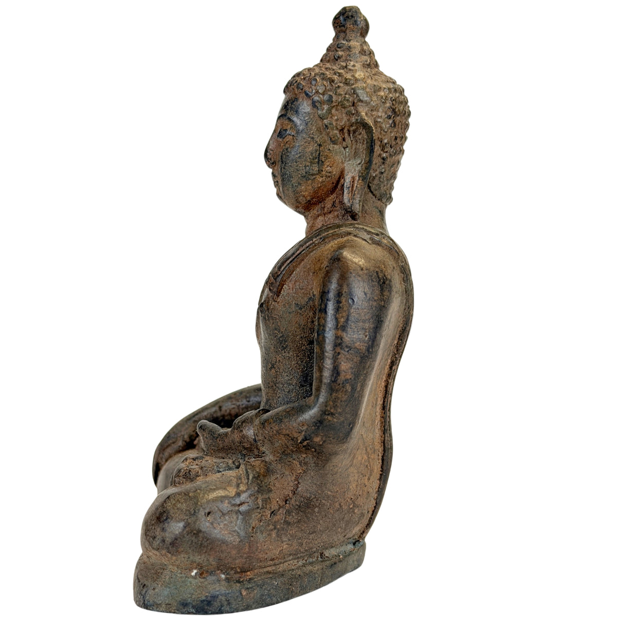 Linker driekwartaanzicht van Thaise bronzen Boeddha A met aarde-aanrakende hand