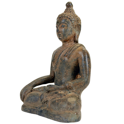Open onderzijde van Thaise bronzen Boeddha A met oude gietstructuur, corrosie en afzettingen