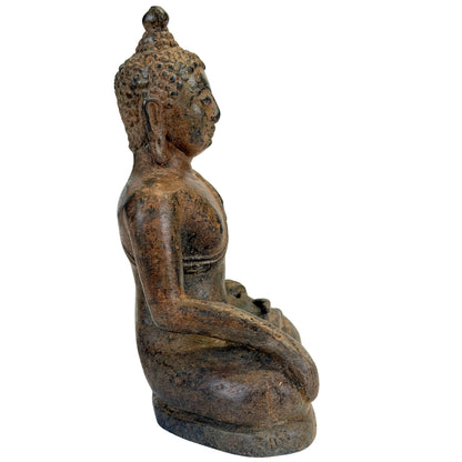 Zijaanzicht van Thaise bronzen Boeddha A met zittende houding en lange oorlel