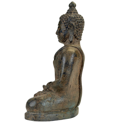 Linker driekwartaanzicht van Thaise bronzen Boeddha B met aarde-aanrakende mudra