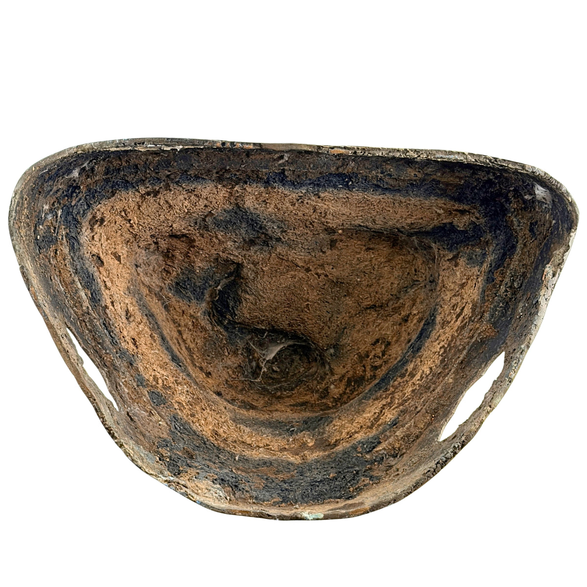 Open onderzijde van antieke Thaise bronzen Boeddha met oude gietkernresten
