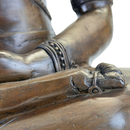 Detail van voet en enkelornament op antieke Thaise bronzen Boeddha