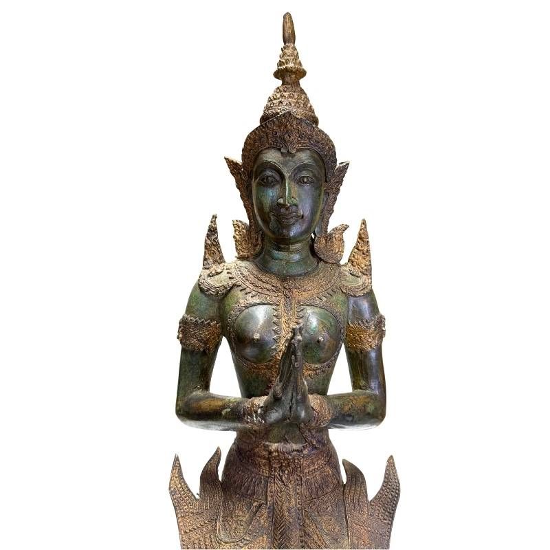 Antieke Thaise tempelwachters in Anjali mudra uitgevoerd in brons