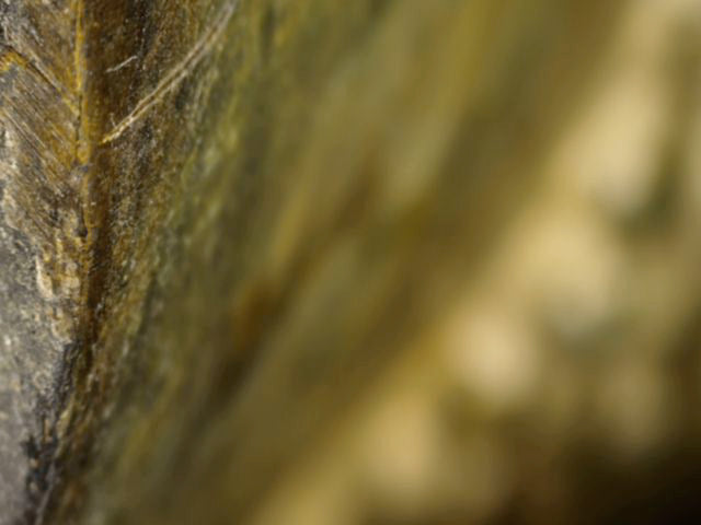Macro van het bronzen oppervlak met fijne gebruiks- en gietsporen